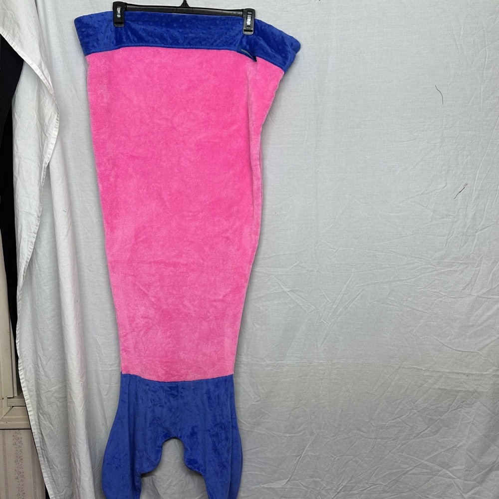 Blankie Tails Pink and Blue Mermaid Tail Blanket RB1